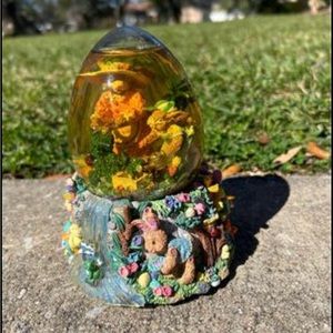 Vintage Rabbit Bunny Musical Snow Globe Dome Glitter Egg Peter Cottontail Easter